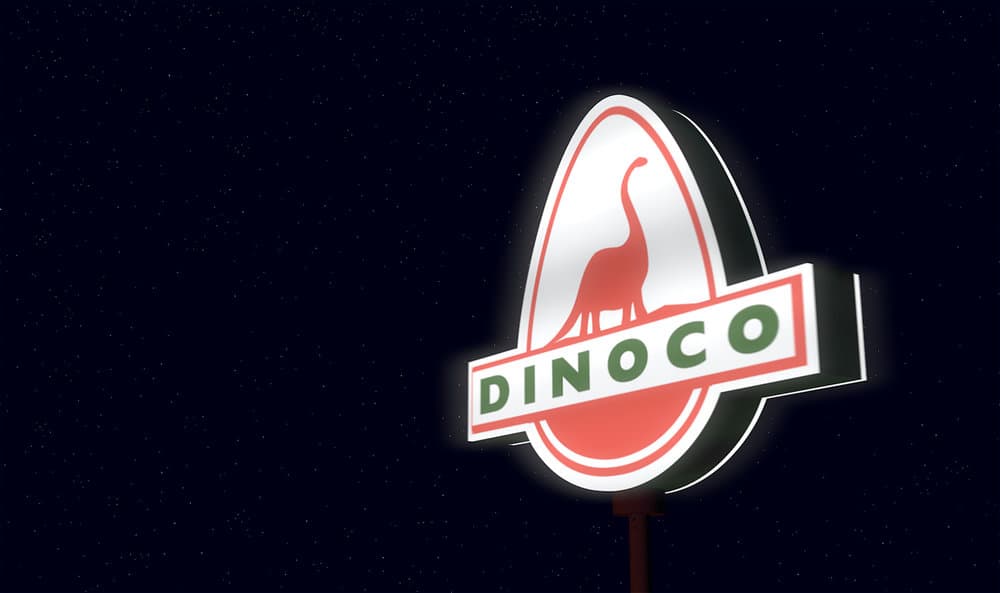 La estación de gasolina Dinoco donde la mamá de Andy carga gasolina, es el mismo nombre de la empresa donde Rayo McQueen quiere trabajar en Cars.