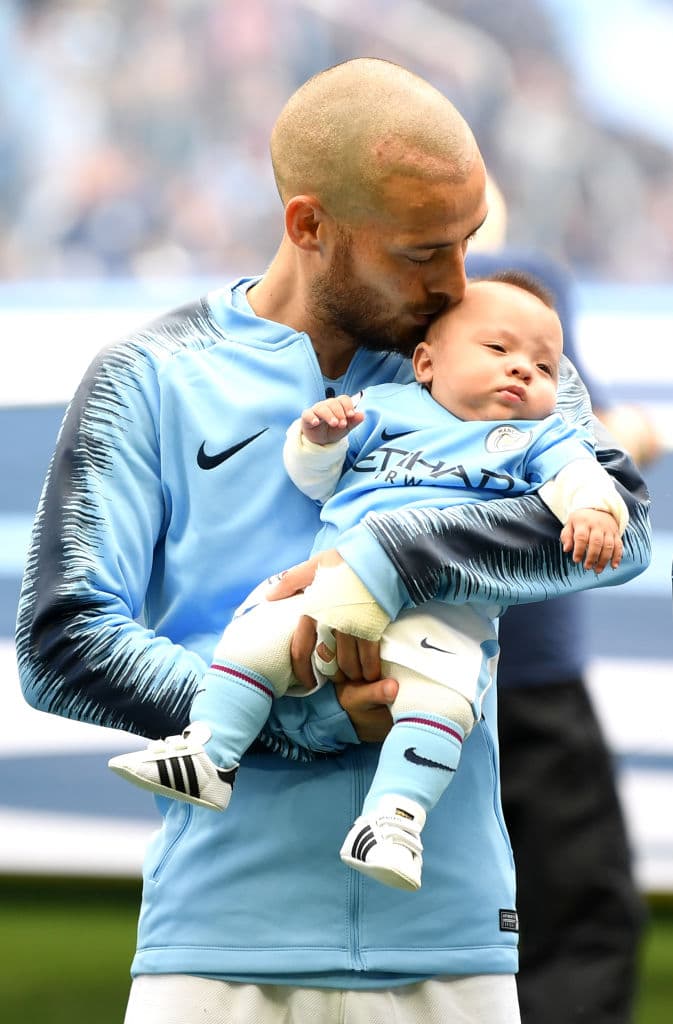 Mateo permaneció hospitalizado cinco meses después de su nacimiento y hoy goza de excelente salud, por eso el homenaje de su padre en el Estadio Etihad.