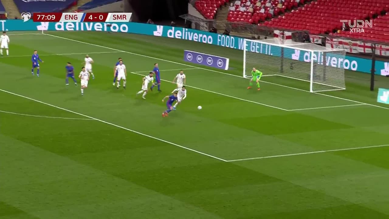 ¡TIRO ATAJADO! disparo por Jesse Lingard.