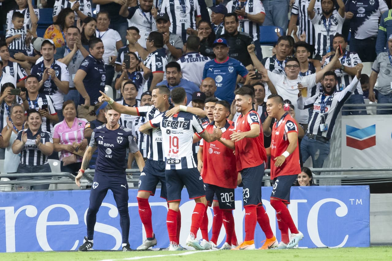 Monterrey arrancó una convincente victoria ante Pumas, que volvió a mostrarse endeble en defensa. Funes Mori y Maxi Meza anotaron para Rayados.