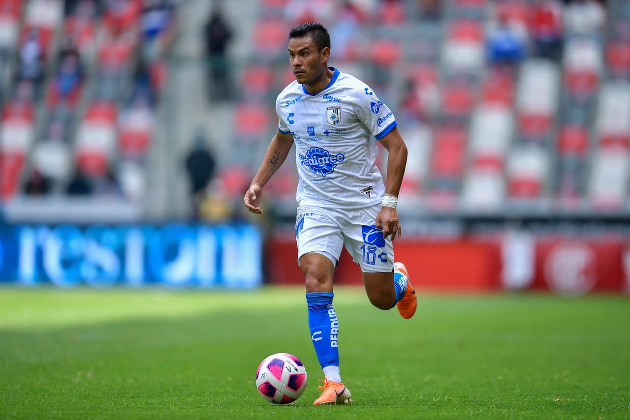 Querétaro iguala marcador ante el Toluca durante la Jornada 12 del Torneo de Apertura en la Liga MX. Diego Chávez de los 'Diablos Rojos' puso arriba a los locales al 63, pero Jonathan Dos Santos de los 'Gallos Blancos' logró empatar el encuentro. El uruguayo habría anotado el segundo pero lo anularon por posición adelantada.