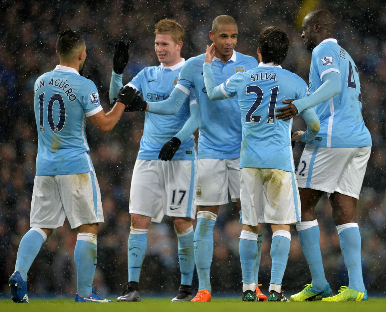 En el sexto lugar nos encontramos con otro equipo inglés, se trata de Manchester City, quien mantuvo su mismo lugar pese a un incremento del 11% en su valor. En 2015 su costó se incrementó 463,5 millones de euros.