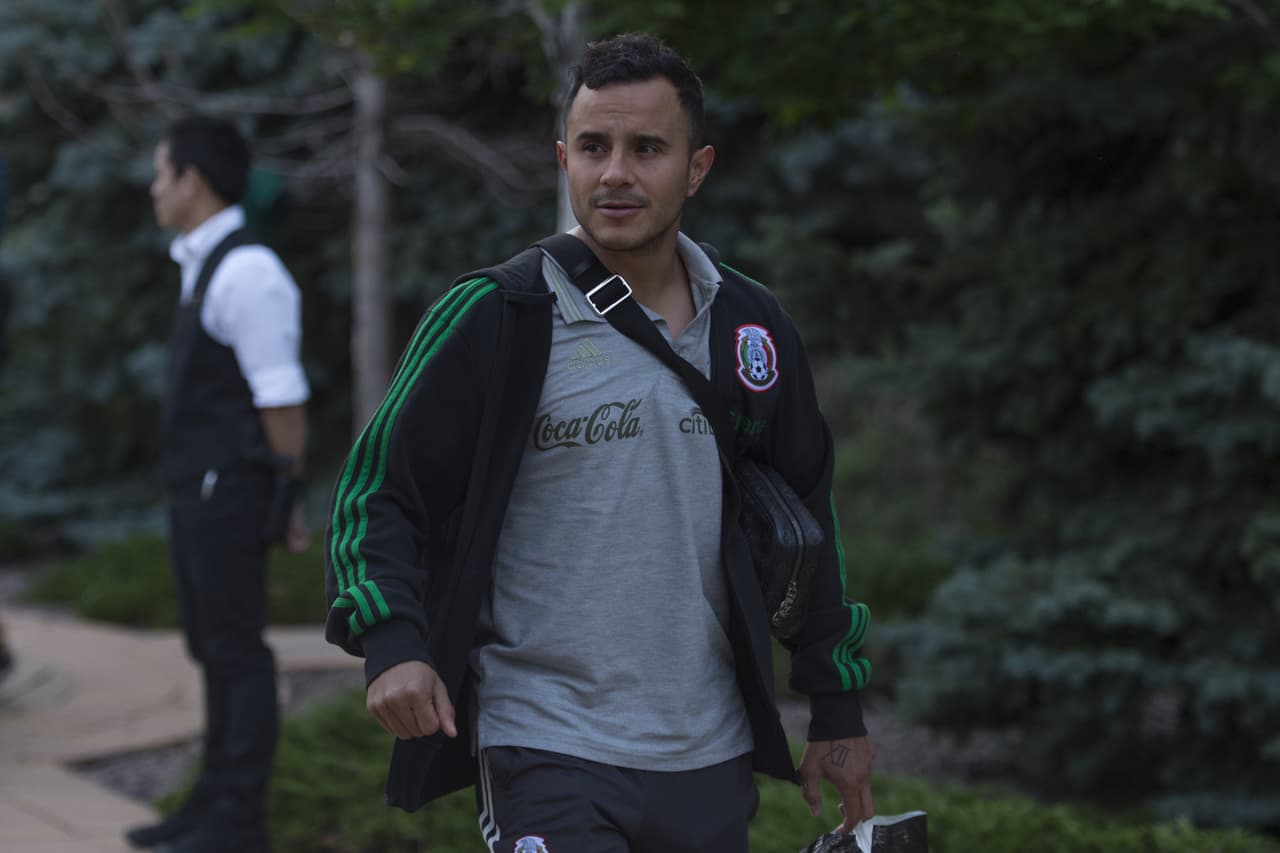 Los integrantes de la Selección Mexicana de Fútbol y su cuerpo técnico arribaron a la ciudad de Denver, Colorado, donde este miércoles entrante sostendrán su segundo duelo de la Copa Oro 2019 ante la representación de Canadá en Invesco Field, la casa de los Denver Broncos. Una gran cantidad de aficionados esperaron largo rato para ver el arribo de los jugadores del Tricolor y pedirles la foto o el autógrafo, y manifestarles el apoyo de cara a su siguiente compromiso del torneo.
