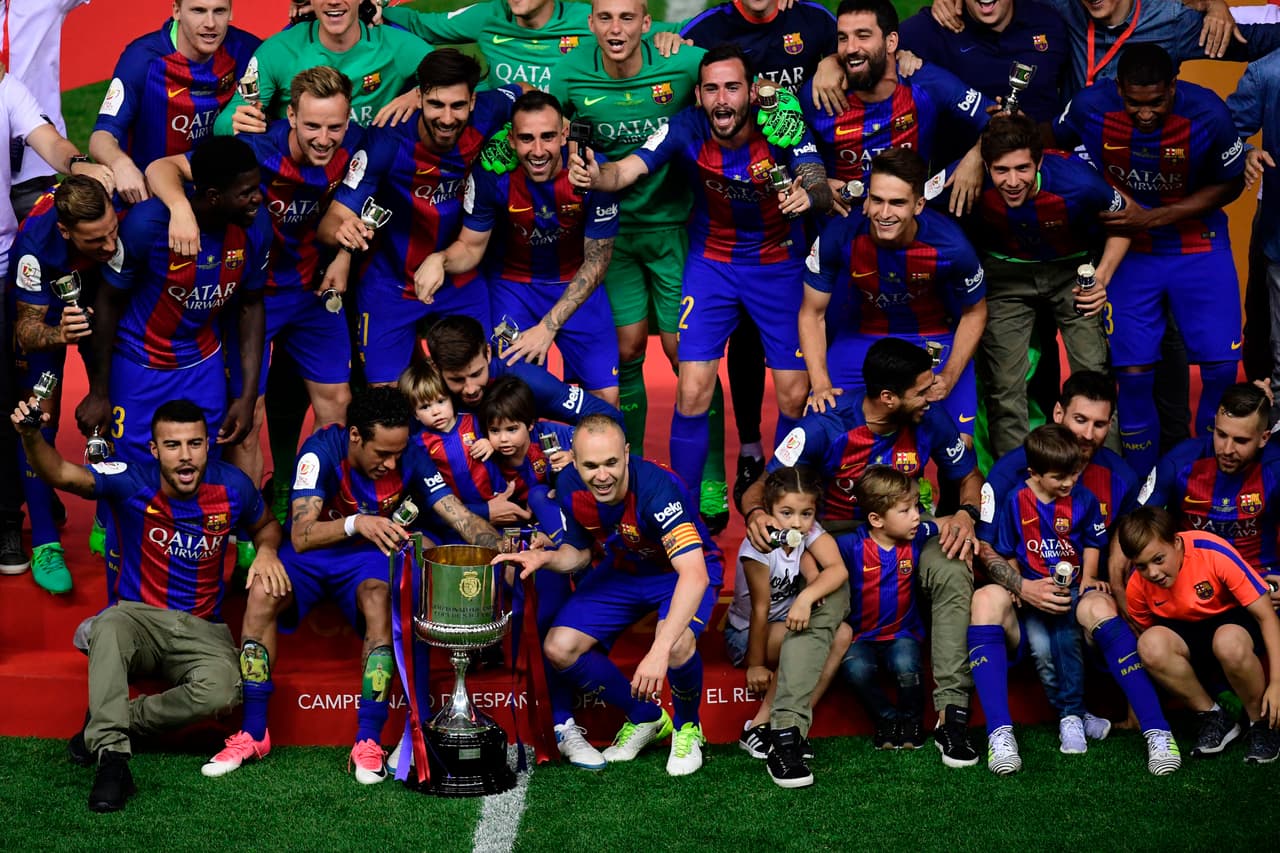Barcelona vivió su alegría en la Copa del Rey luego de una dura temporada en la que perdió la Liga de España y la Champions League. Sin embargo, ahora pudo celebrar.