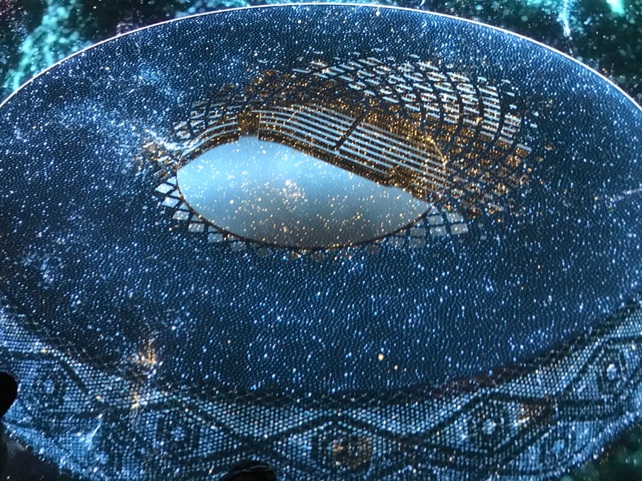 Un acercamiento a una de las maquetas de los estadios que serán inaugurados en los meses venideros para que Qatar sea sede de la Copa Mundial en el museo Qatar Elements en el Parque Gorky.