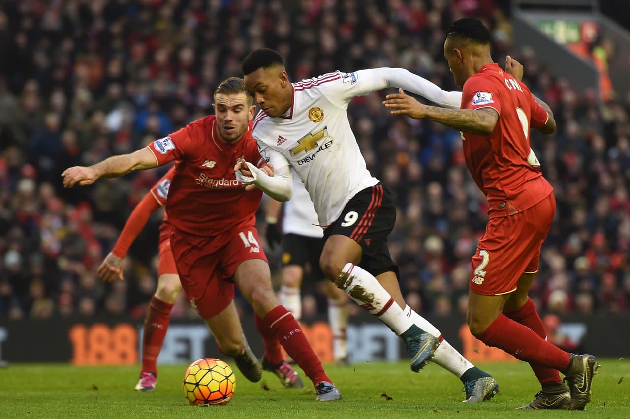 En acciones del partido, el Liverpool tuvo mejor posesión del esférico, pero no pudo darle el mejor destino al mismo.