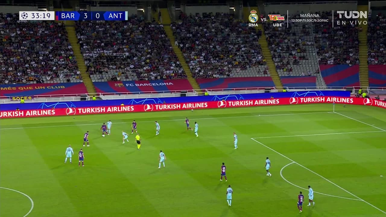 ¡TIRO ATAJADO! disparo por Raphinha.