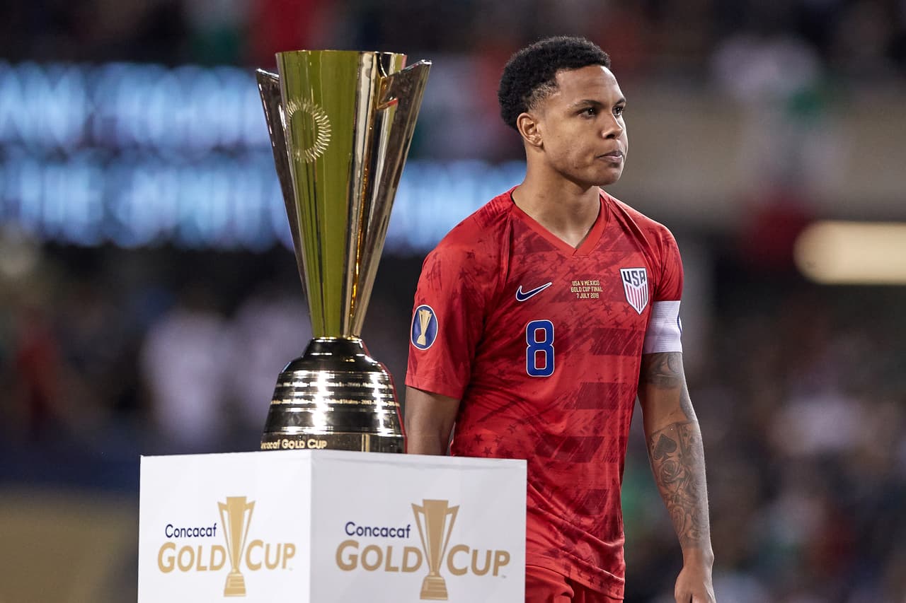 McKennie juega como mediocampista y es uno de los grandes valores del Schalke que seguirá los pasos de Mesut Ozil.