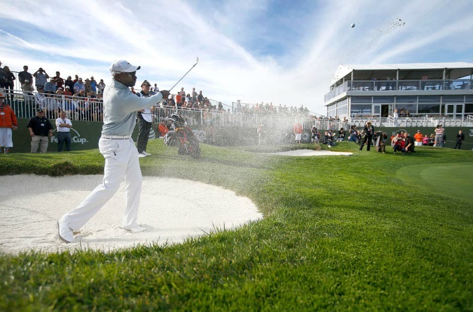 Jerry Rice, el mejor receptor en la historia de la NFL, también prueba suerte en torneos a beneficio, sobre todo los que apoyan los San Francisco 49ers.