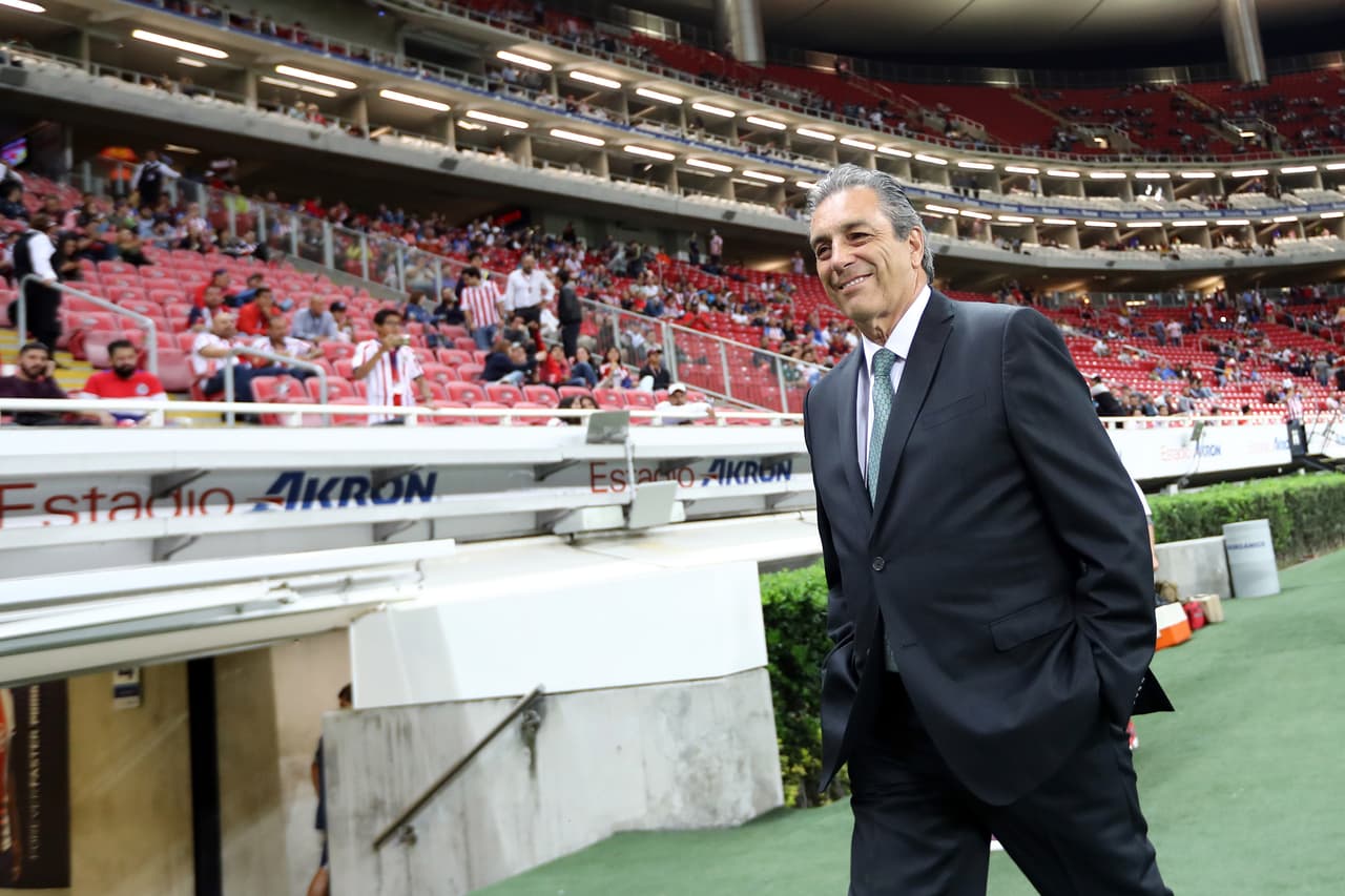 Previo al Clásico, Boy había declarado que, como cualquier técnico, siempre tiene las maletas listas, sin embargo la directiva tomó la decisión después de acumular su quinta derrota.