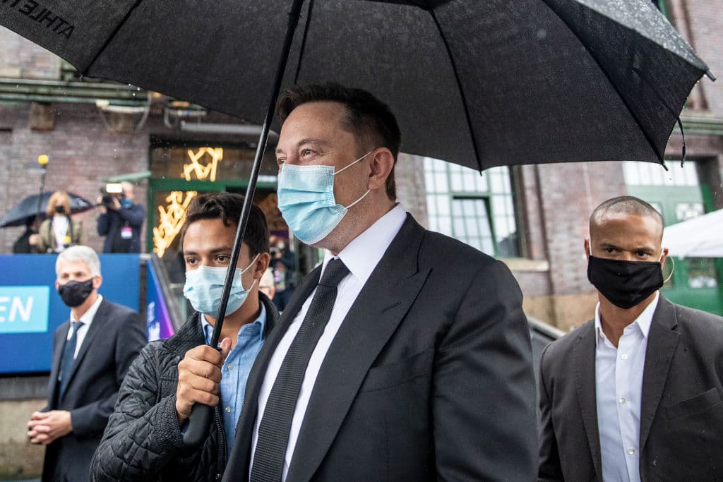 Your Name: Kimi no Na wa (2016) - Taki y Mitsuha descubren un día que durante el sueño sus cuerpos se intercambian, y comienzan a comunicarse por medio de notas.
<br>