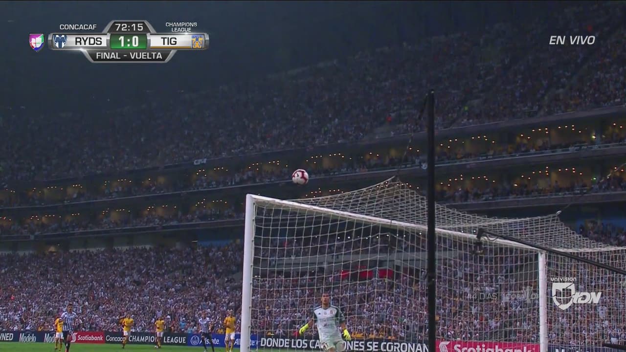 La pelota reventó el poste mientras Nahuel estaba de día de campo