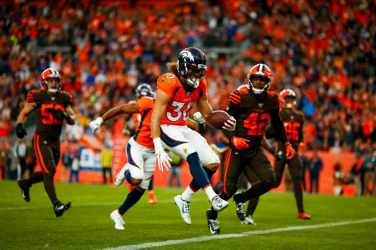 Phillip Lindsay corrió para 92 yardas en 9 acarreos y consiguió un touchdown ante los Cleveland Browns.