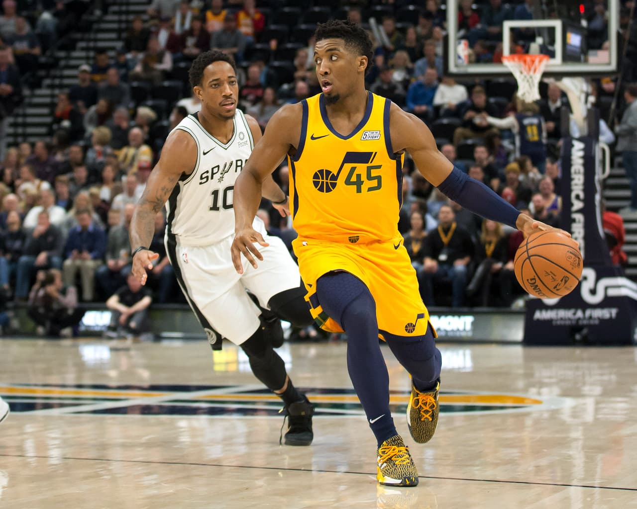 Por Utah se destacó Donovan Mitchell con 20 puntos, así como Rudy Gobert, quien sumó 18 y 10 rebotes. Por los texanos brilló Jakob Poeltl con 20 tantos saliendo desde la banca.