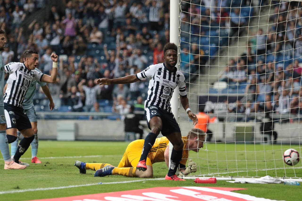 Y siete minutos después Avilés Hurtado llegó a cazar un rechance de Melia que quedó después de un tiro de Funes Mori para empujar el balón sin impedimento.