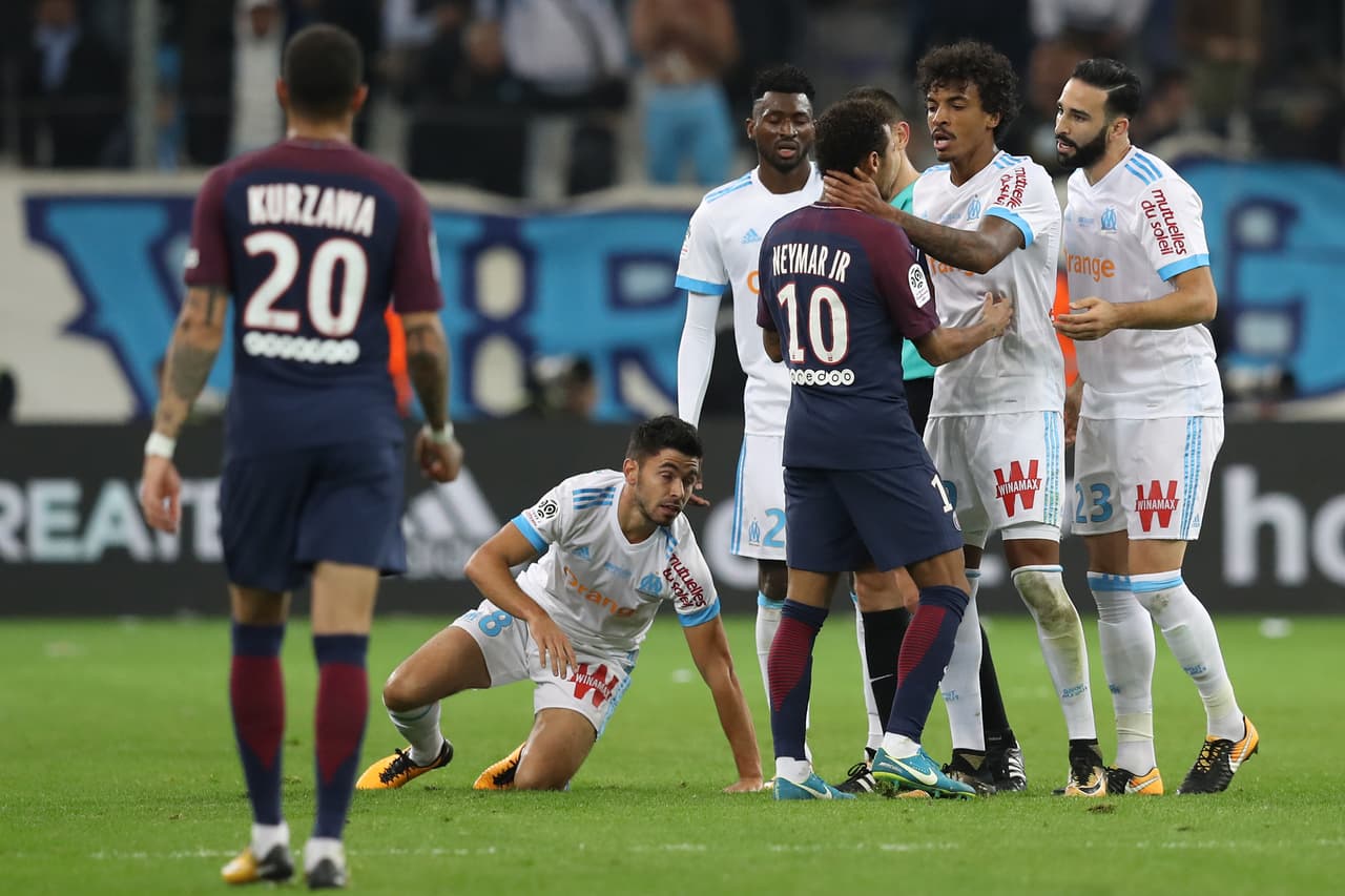 Sin embargo, al jugador brasileño se le vio incómodo durante el juego, que de a poco era peor para el PSG.