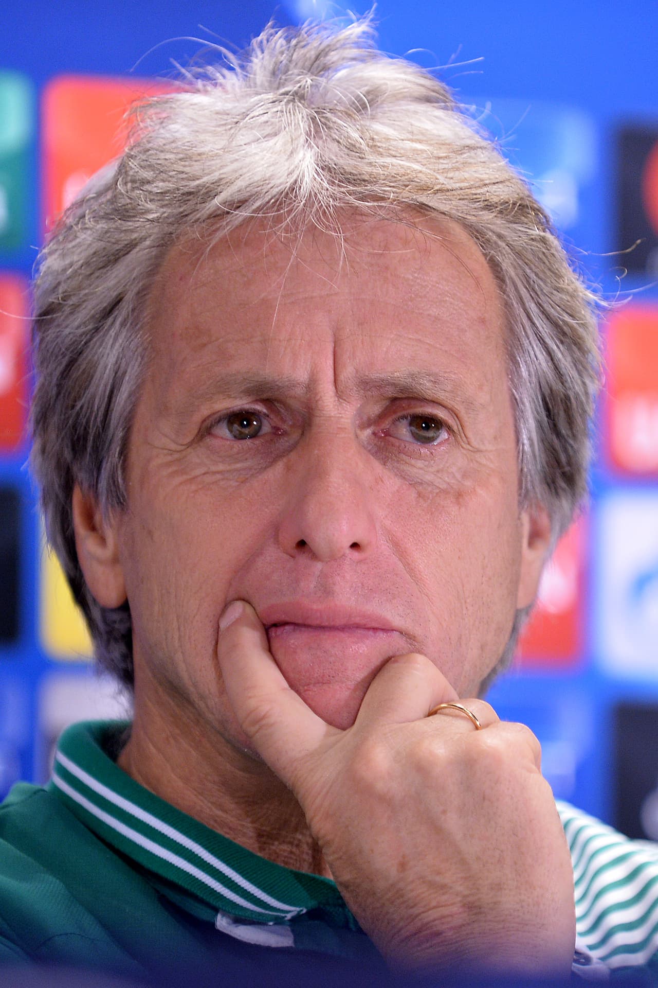 Sporting de Lisboa, ya sin opciones de pasar a segunda ronda, busca salvar su papel con al menos el cupo a Europa League y para ello va a visitar al Legia Varsovia en Polonia.