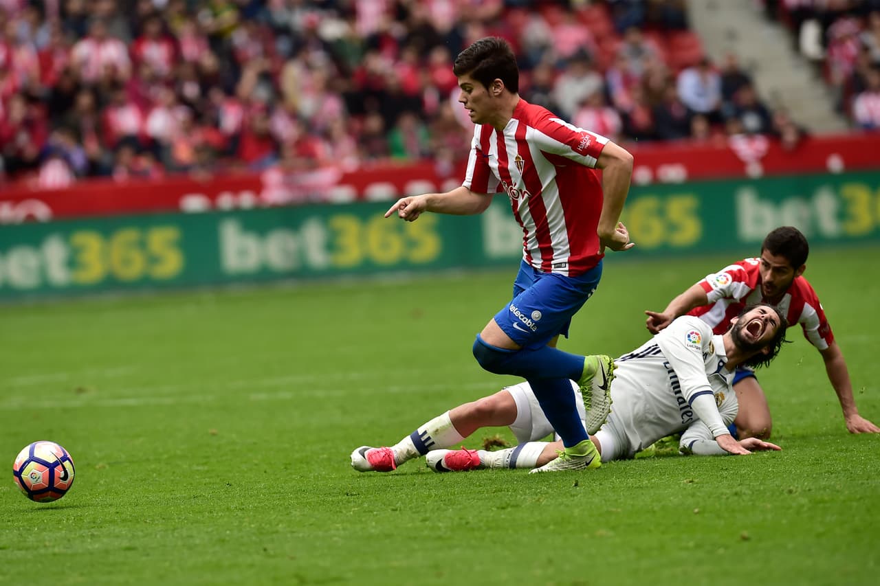 La Liga - Luego de salvarse la temporada pasada de perder la categoría, el Sporting Gijón no pudo evitarlo en esta edición y regresa luego de dos años a pelear por el ascenso.