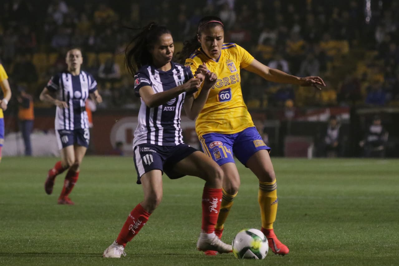 Pero las Rayadas estaban con el agua al cuello, la recta final de partido a la vuelta de la esquina y las Felinas buscando drenar el reloj del encuentro.