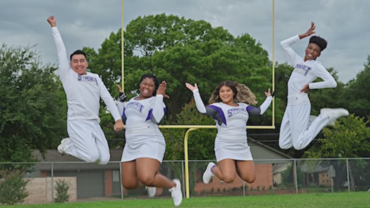 Cuatro alumnos de Dallas ganan un puesto en el equipo de más alto nivel de la Asociación Nacional de Porristas