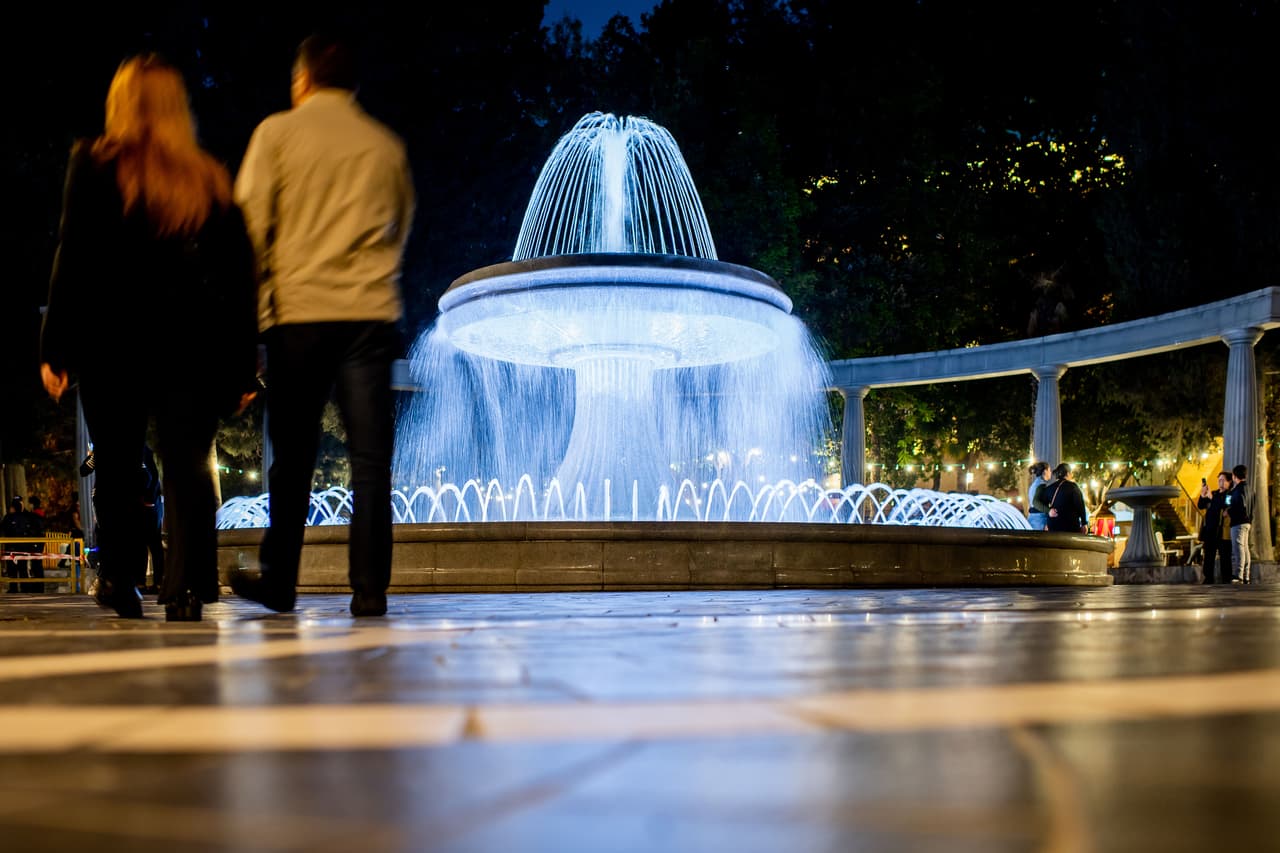 Bakú será la sede de la Final de la Europa League entre Chelsea y Arsenal. La capital de Azerbaiyán, que recibirá el duelo del miércoles 29 de mayo, ofrece espectaculares postales.