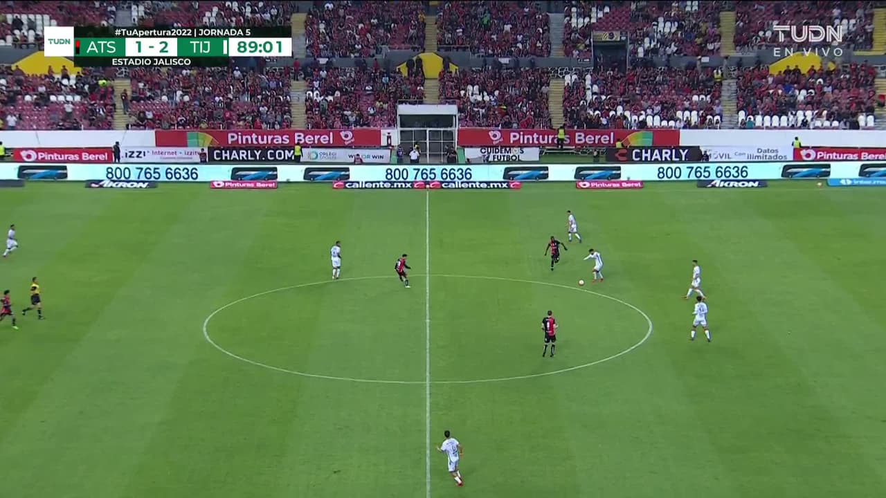 ¡TIRO ATAJADO! disparo por Lucas Rodríguez.