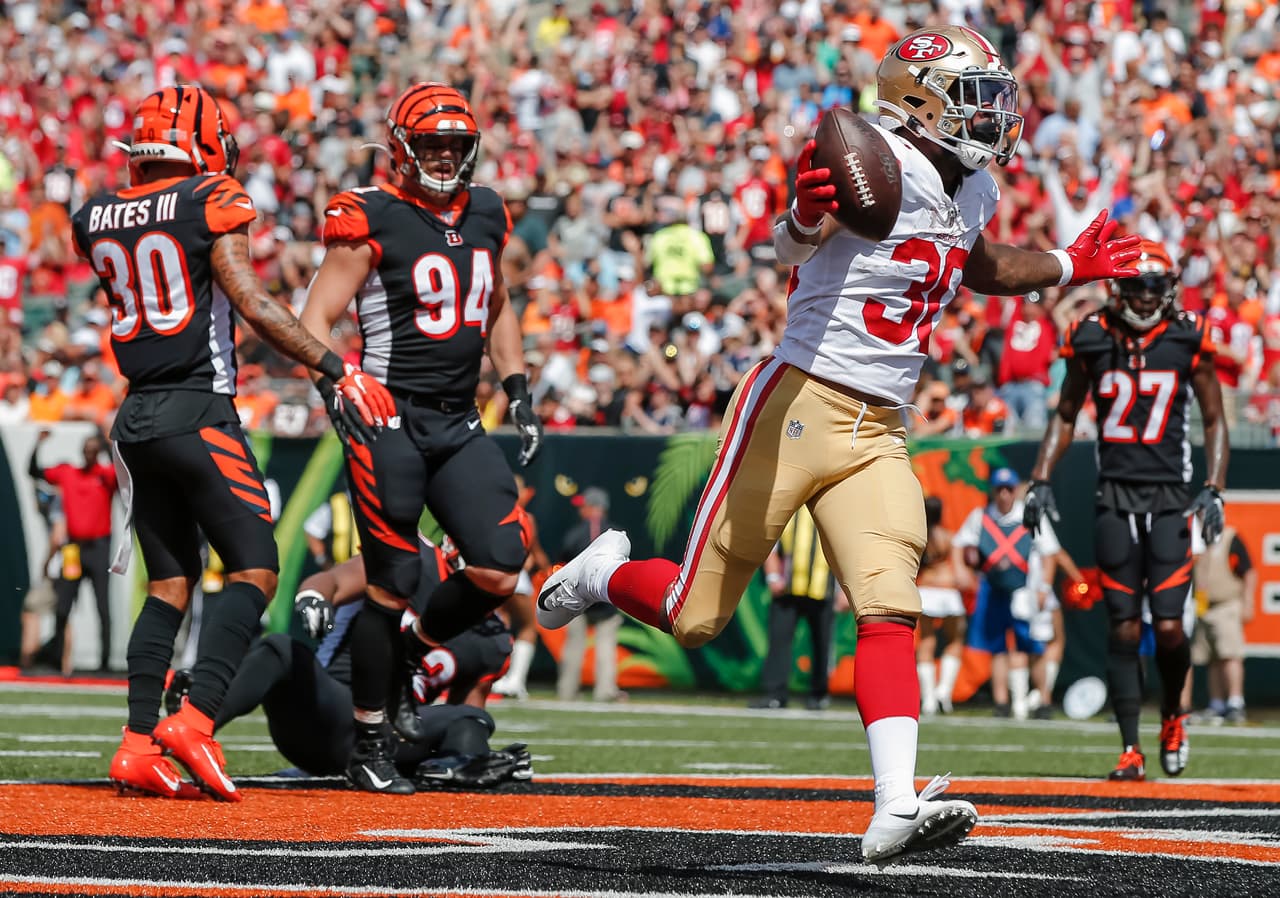 <b>San Francisco 49ers 41-17 Cincinnati Bengals.</b> Jeff Wilson logra un touchdown tras eludir a la defensiva de los Bengals.
