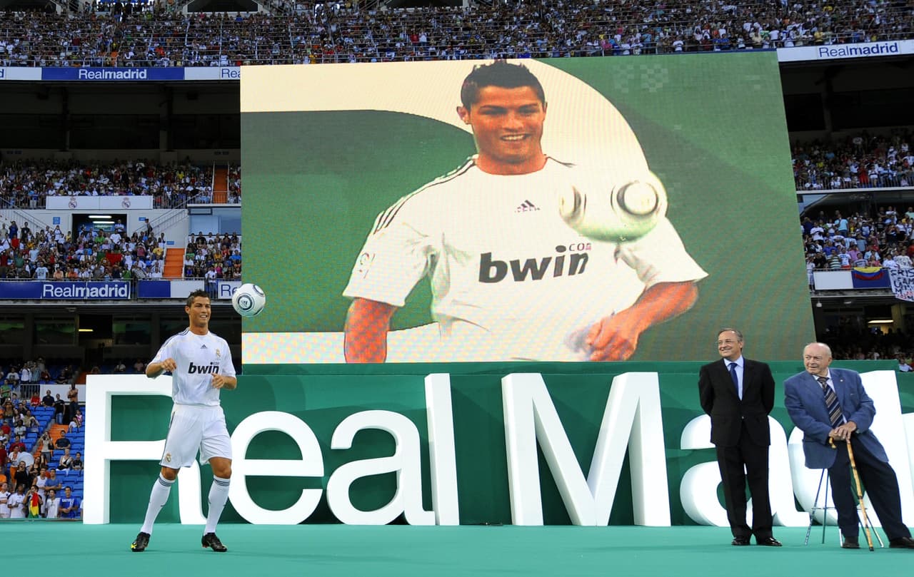 La gran explosión de Cristiano Ronaldo fue en su llegada en 2009 al Real Madrid, club en el que se proyectaba como el líder de una generación de recambio. Su presentación tuvo 80 mil personas.