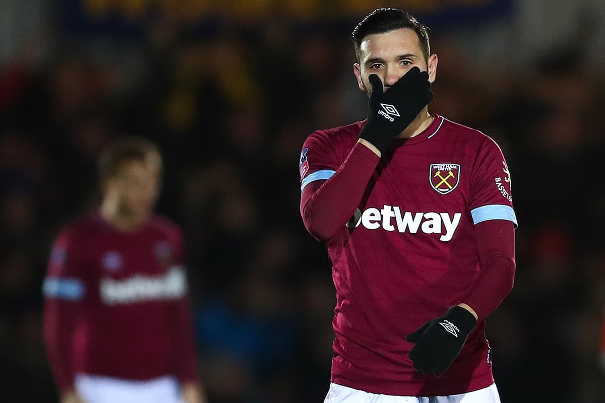 El desconcierto quedó en el West Ham United que tempranamente le dijo adiós a la FA Cup con 90 minutos sin producción para el mexicano Javier 'Chicharito' Hernández.