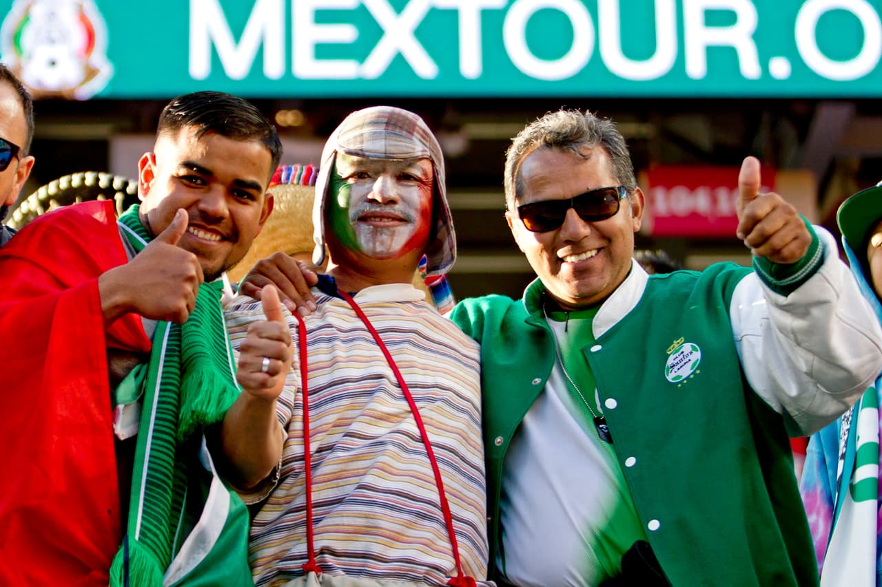 La fiesta y color de los fanáticos mexicanos prendió el ánimo para el partido del 'Tri' en el Levi's Stadium contra Islandia como preparación para el Mundial de Rusia 2018.