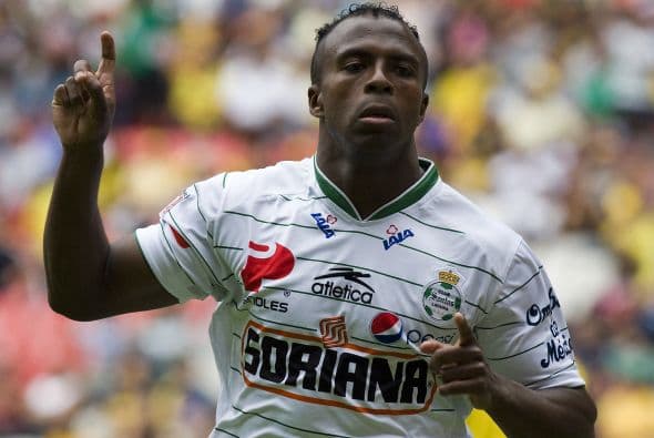 El ecuatoriano Christian Benítez, jugador del Santos, se consagró goleador del Apertura 2010 con 14 anotaciones. Sus goles se cotizan alto y lo miran desde Europa.