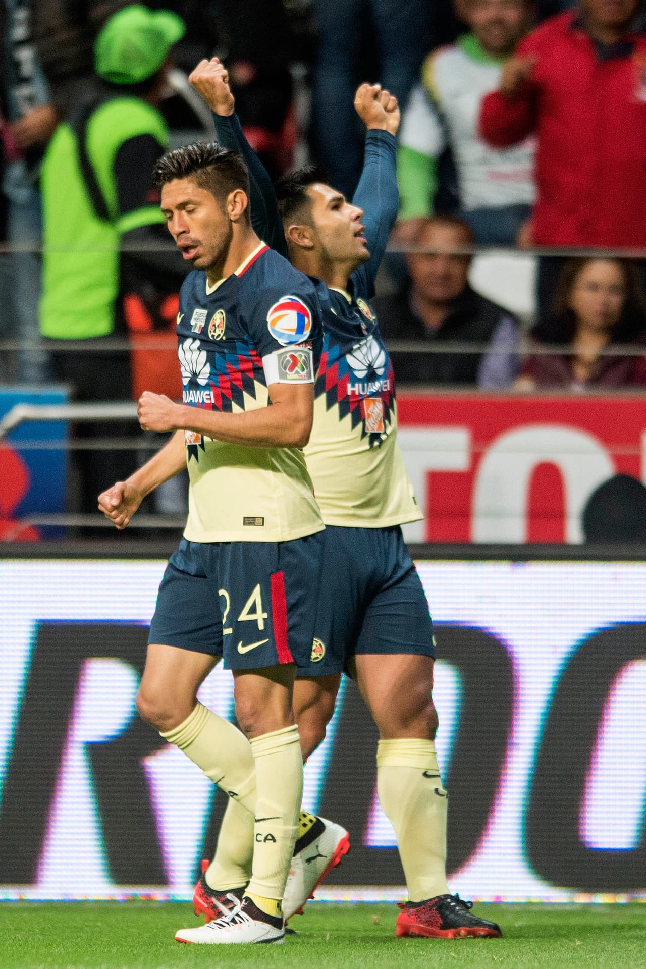 La explosión de júbilo del América fue grande ya que venían de un difícil partido que dejaron ir en los últimos minutos del mismo.