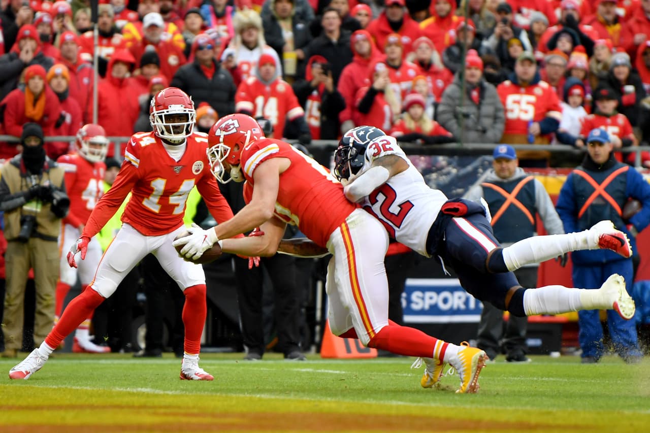 Kansas City regresa de un 0-24 en el primer cuarto y destroza a los Texans con un Mahomes imparble. con 5 touchdowns.