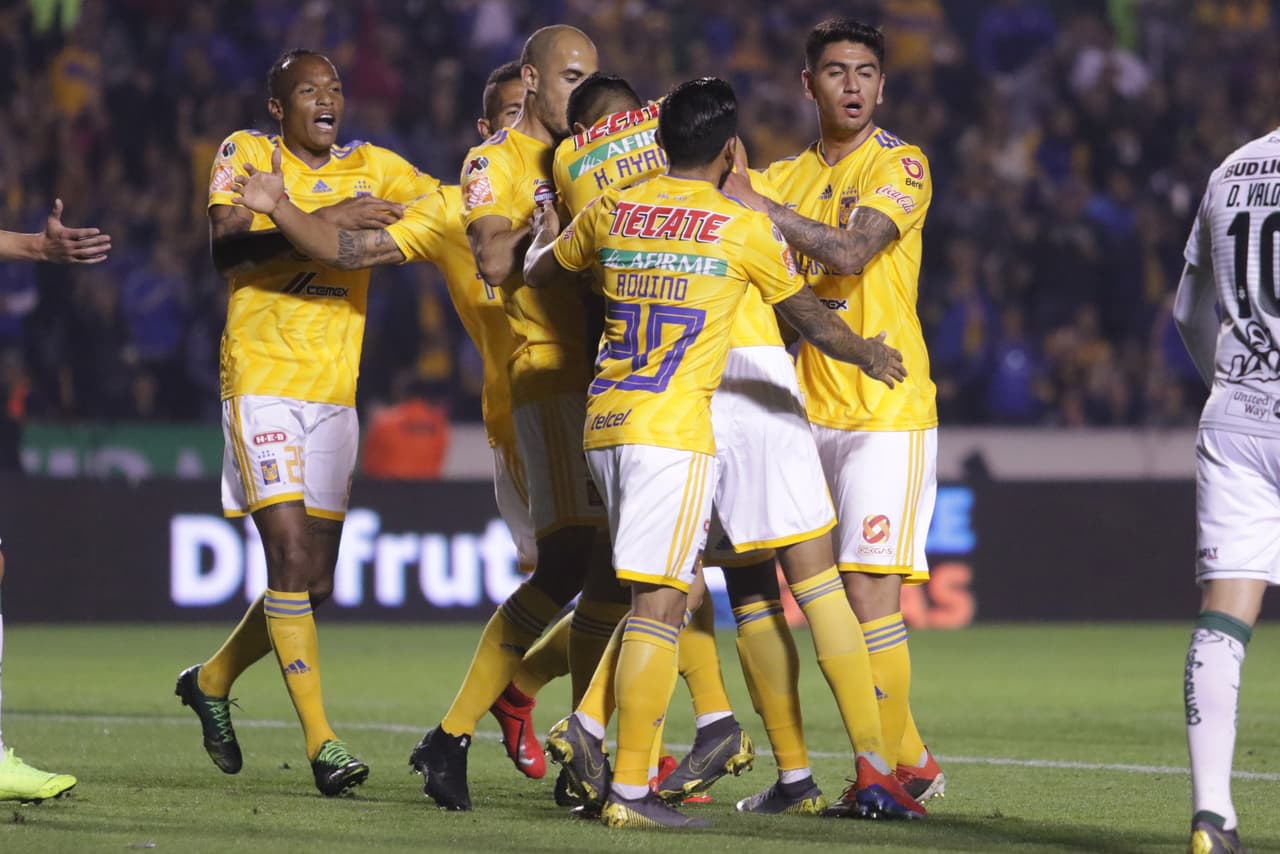 Tigres cumplió con la tarea en casa, aprovechó la superioridad numérica en la parte complementaria y fue muy superior en la victoria de 2-1 sobre Santos.