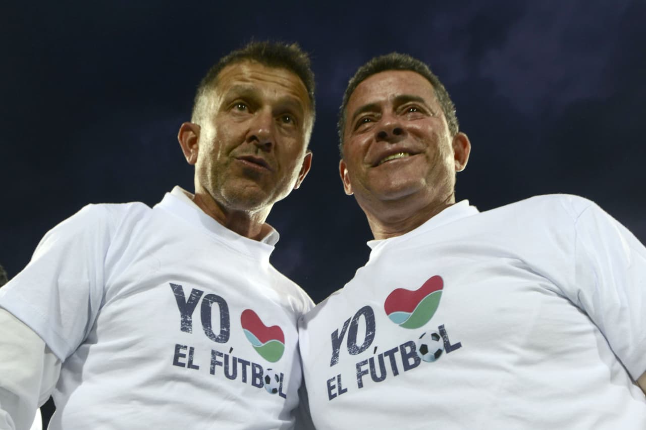 Volvería a Colombia en el 2010 y comenzaría a cosechar títulos con el Once Caldas, en su primera campaña salió campeón, llego a cuartos de final de la Copa Libertadores. En su segunda campaña llegó a la final del torneo colombiano pero perdió en la tanda de penales.