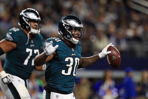 Corey Clement fue uno de los 3 corredores de los Eagles que superaron las 50 yardas. Además tuvo una carrera de 11 yardas que terminó en anotación.