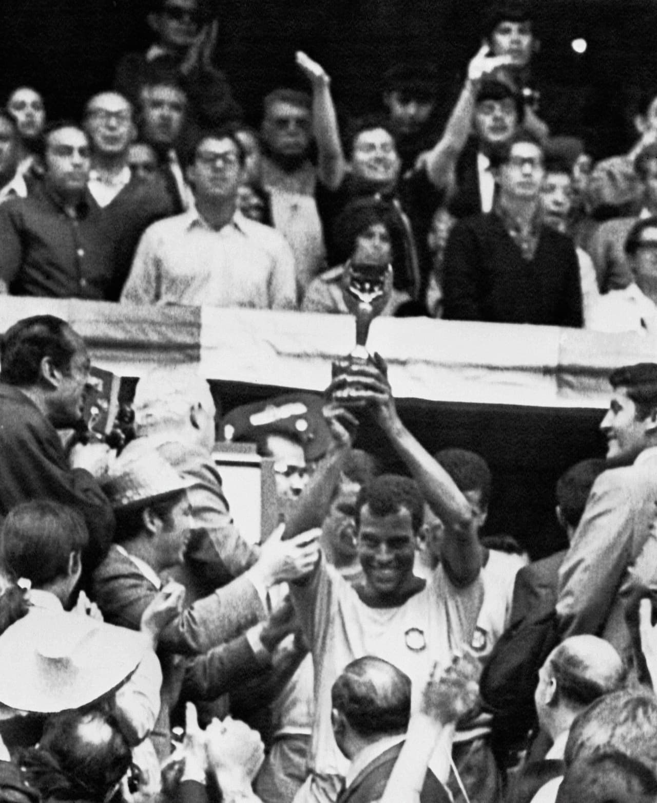 Carlos Alberto fue el gran capitán del Brasil campeón en México 1970, un equipo lleno de estrellas entre las que se destaca Pelé.