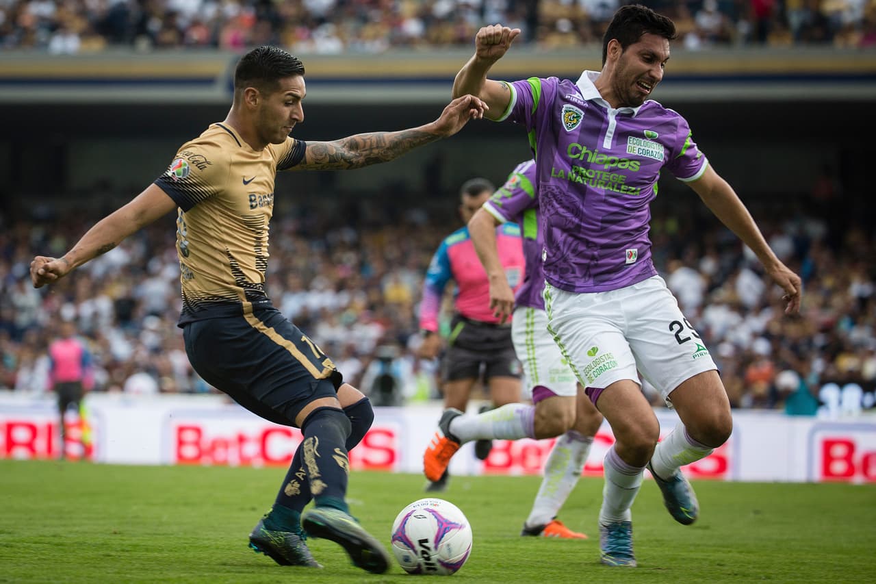 Entrenando a Chiapas, Ricardo Antonio La Volpe hablaba maravillas de la zurda del zaguero Juan Insaurralde.