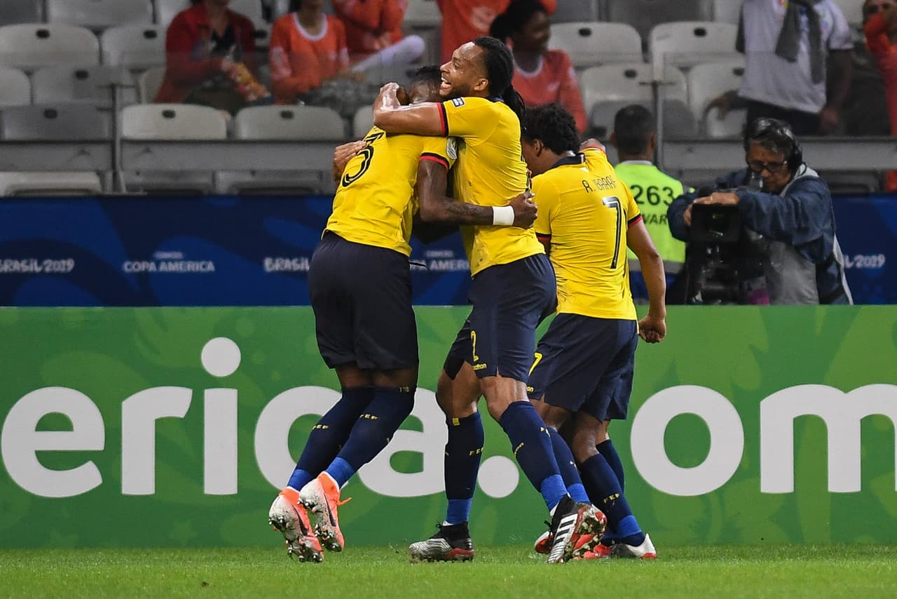 Ecuador convoca a Angulo; deja a fuera a Mena y Renato