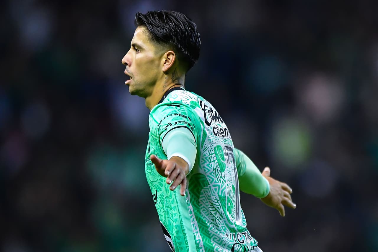 El León vino de atrás para derrotar al Necaxa y con ello sacar el primer triunfo del torneo.