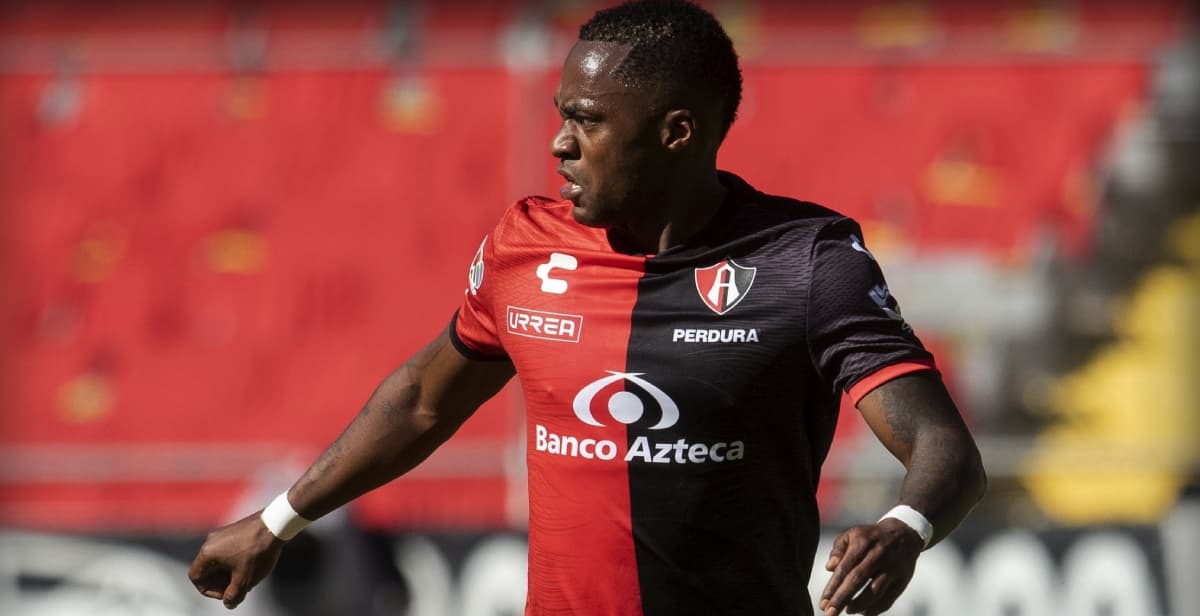 Atlas negocia con América para quedarse con Renato Ibarra