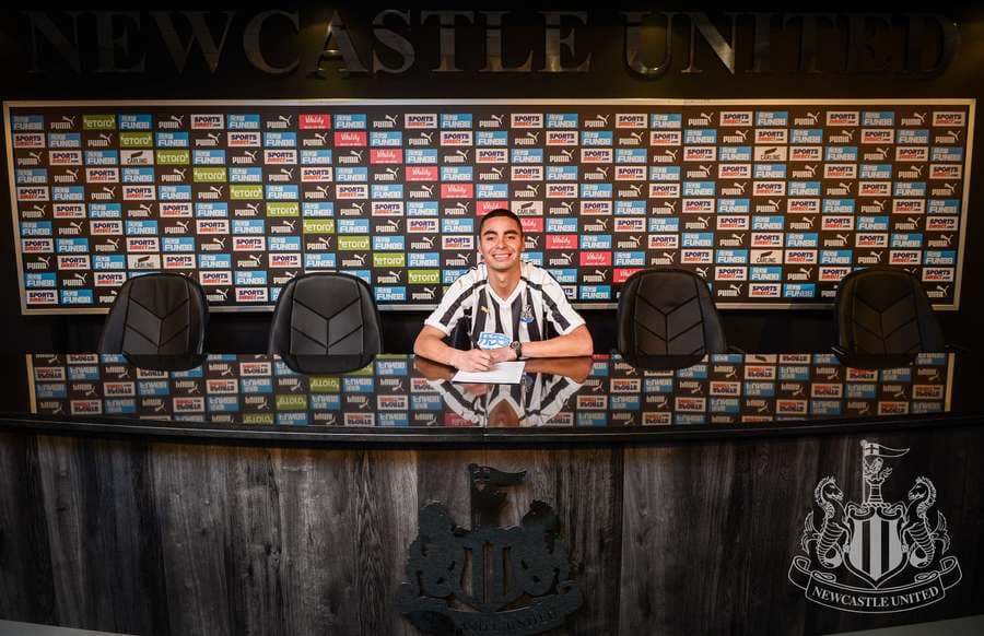 Oficialmente nuevo jugador del Newcastle United. (Foto cortesía de Newcastle United)
