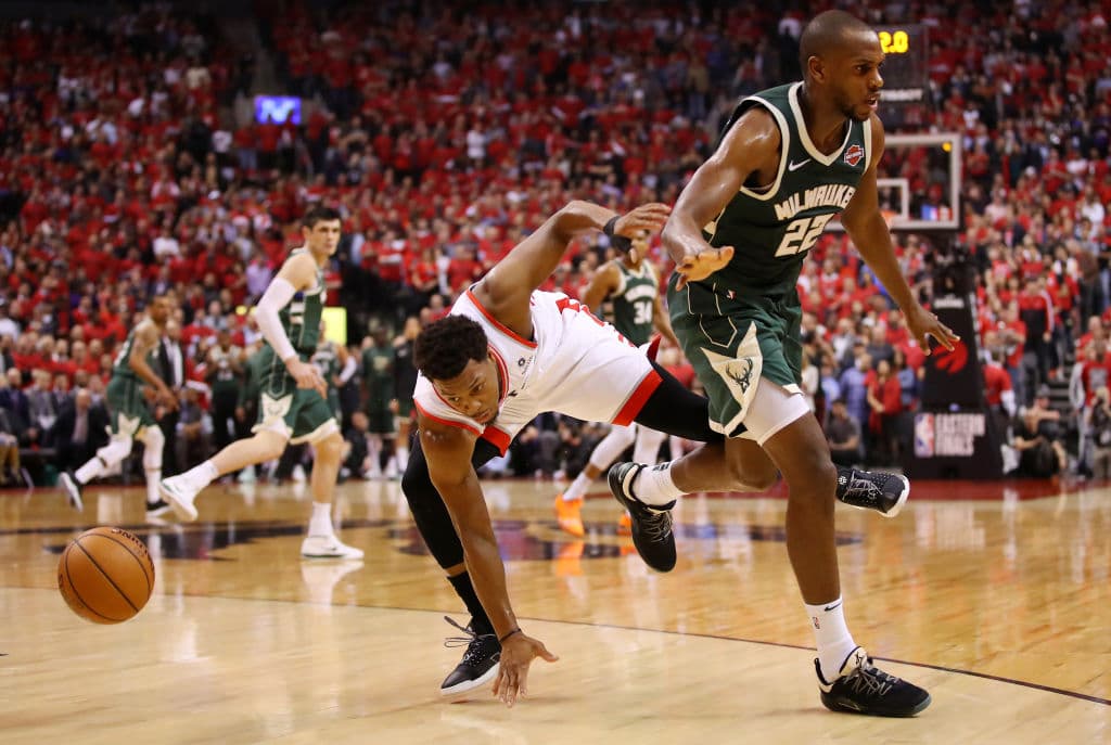 Quien tuvo una noche de esplendor fue el estelar base 
<b>Kyle Lowry</b> quien jugó su mejor partido en todo los que va de los Playoffs, ayudando a los Toronto Raptors a igualar la serie 2-2.