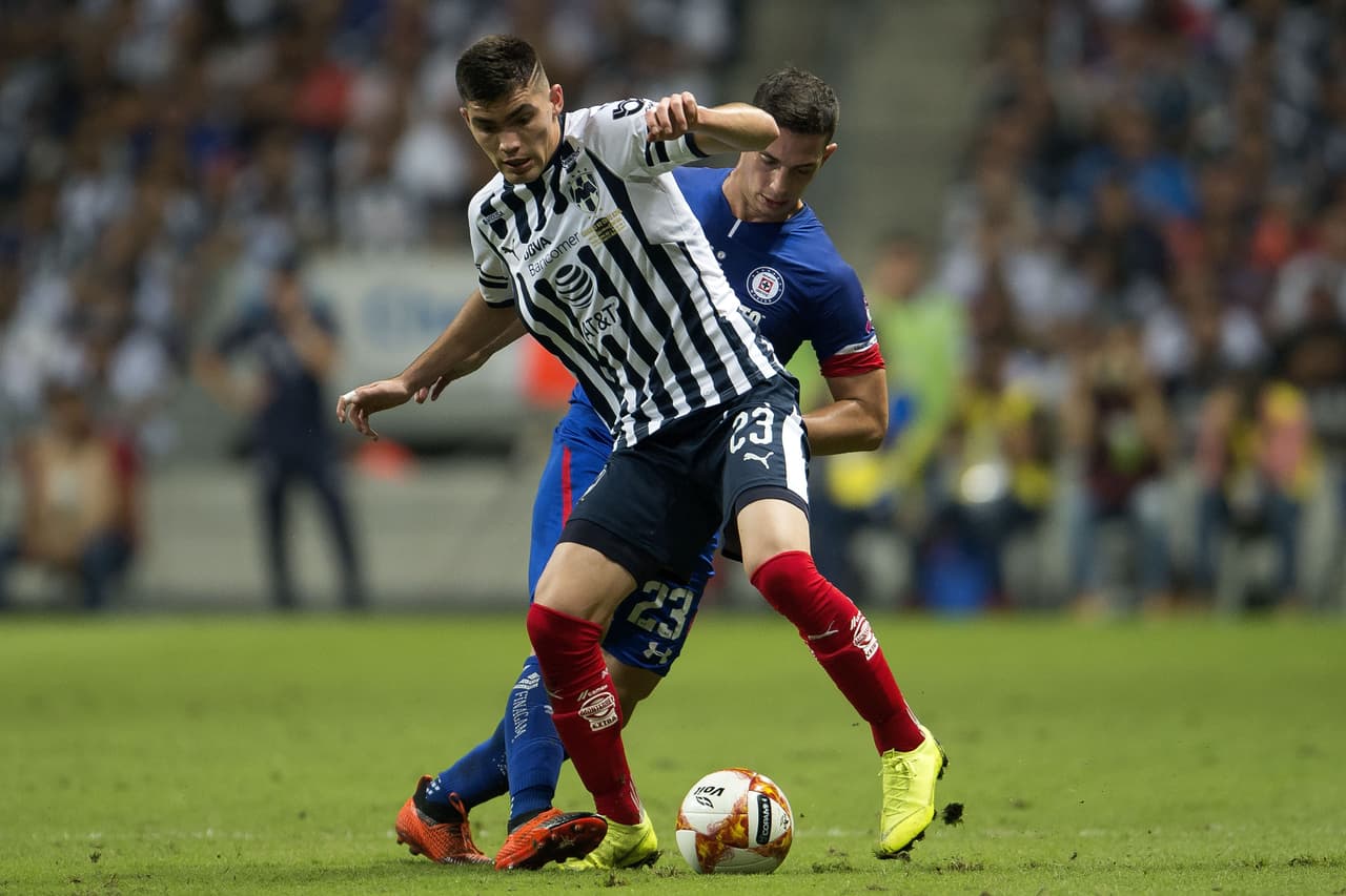 Empezando la segunda parte, Rayados salió desesperado a buscar la igualada luego de que en dos fueras de juego se privaron de hacer válidas sus jugadas ofensivas.