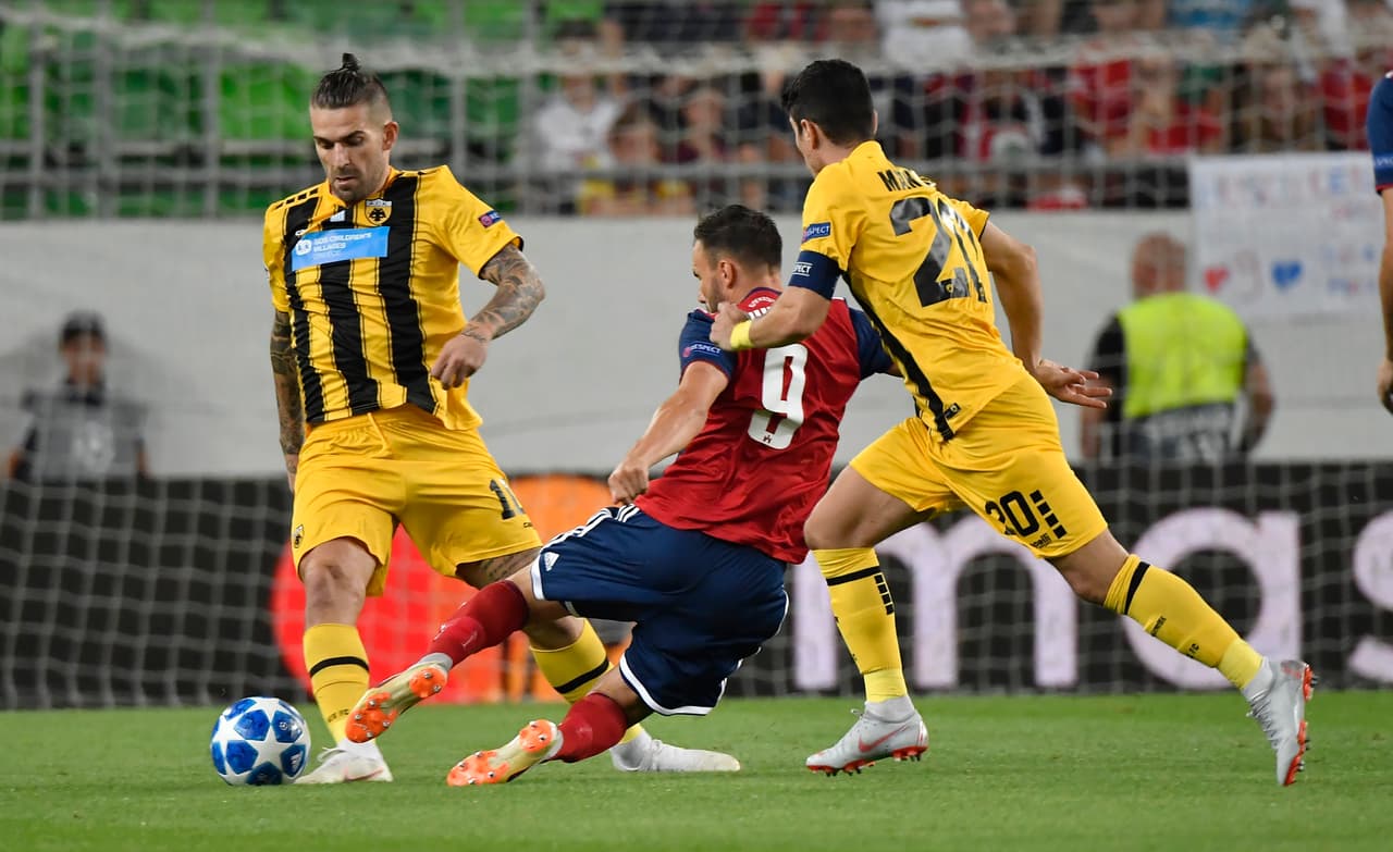 En fotos: AEK Atenas y Vidi FC dieron muestra de lo más rudo del fútbol en Champions