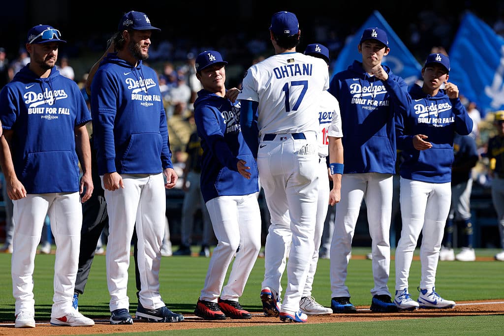 La superestrella japonesa fue protagonista absoluto al conectar tres jonrones, ponchar a diez rivales y adjudicarse el triunfo desde el montículo.