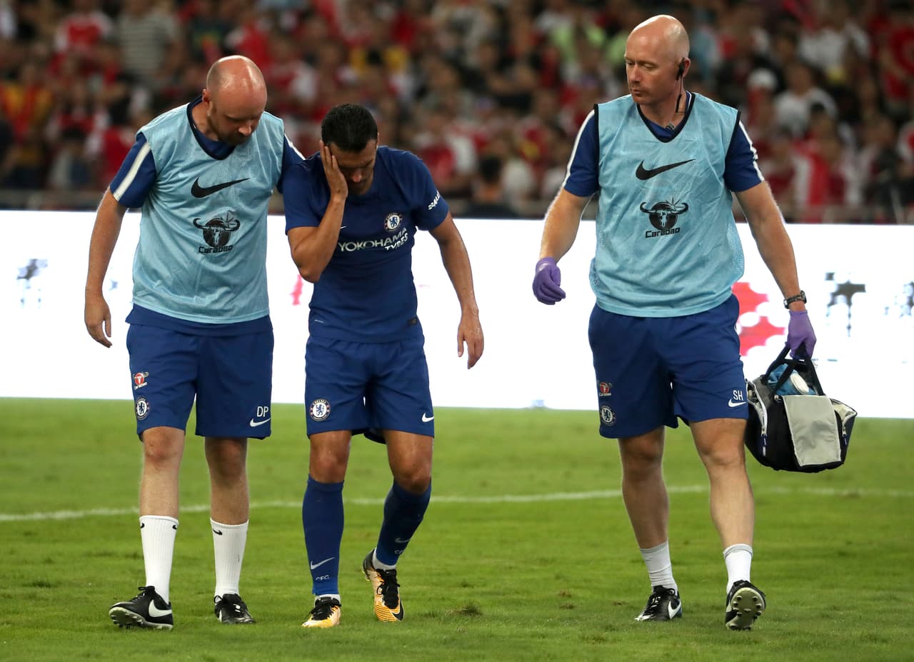 Luego del golpe, Pedro tuvo que ser sustituido y, aunque abandonó el terreno renqueante, no necesitó ser trasladado en camilla.