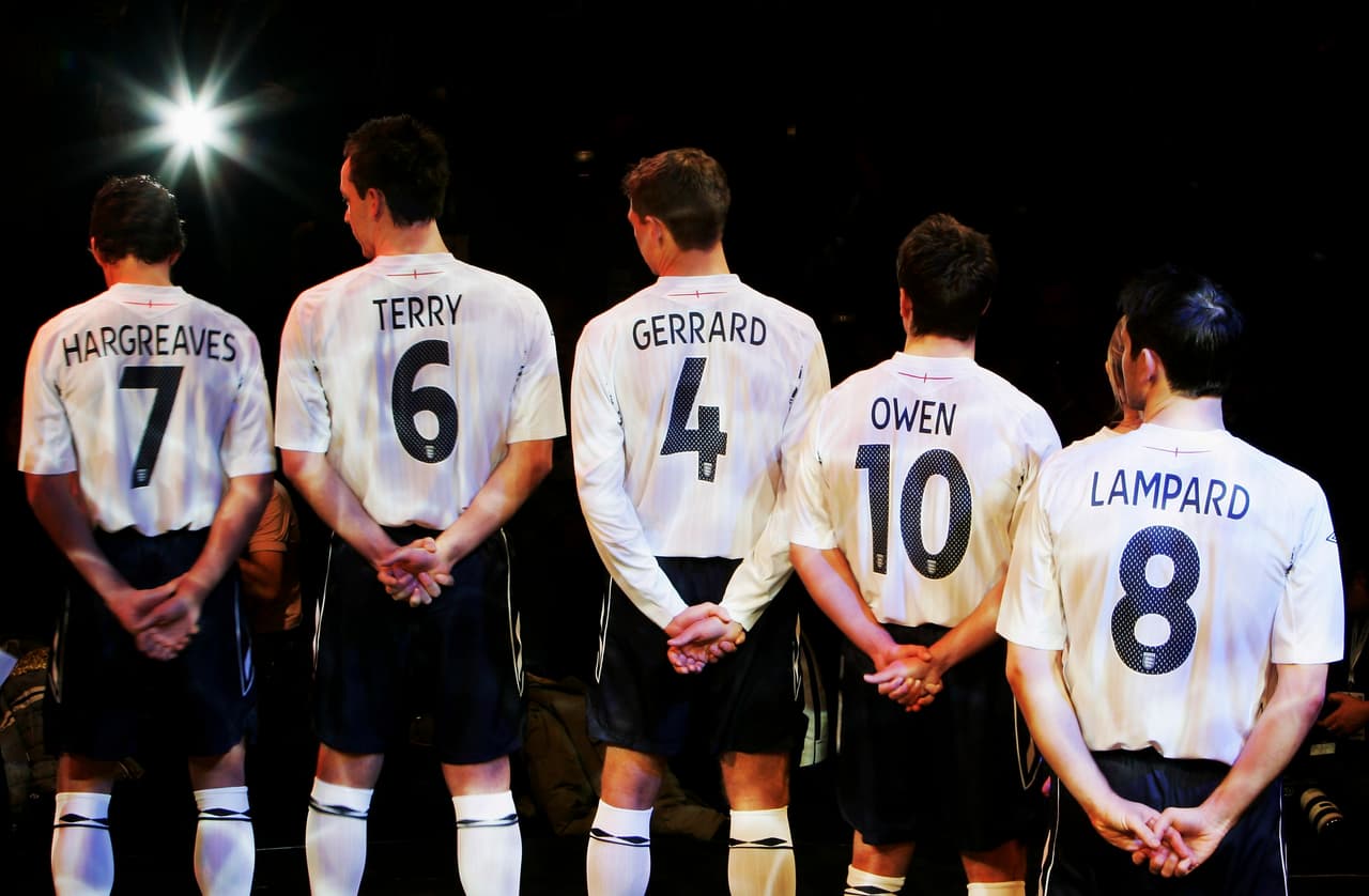 La presentación de la camiseta inglesa en 2007, con junto a Michael Owen, John Terry y Owen Hargreaves.