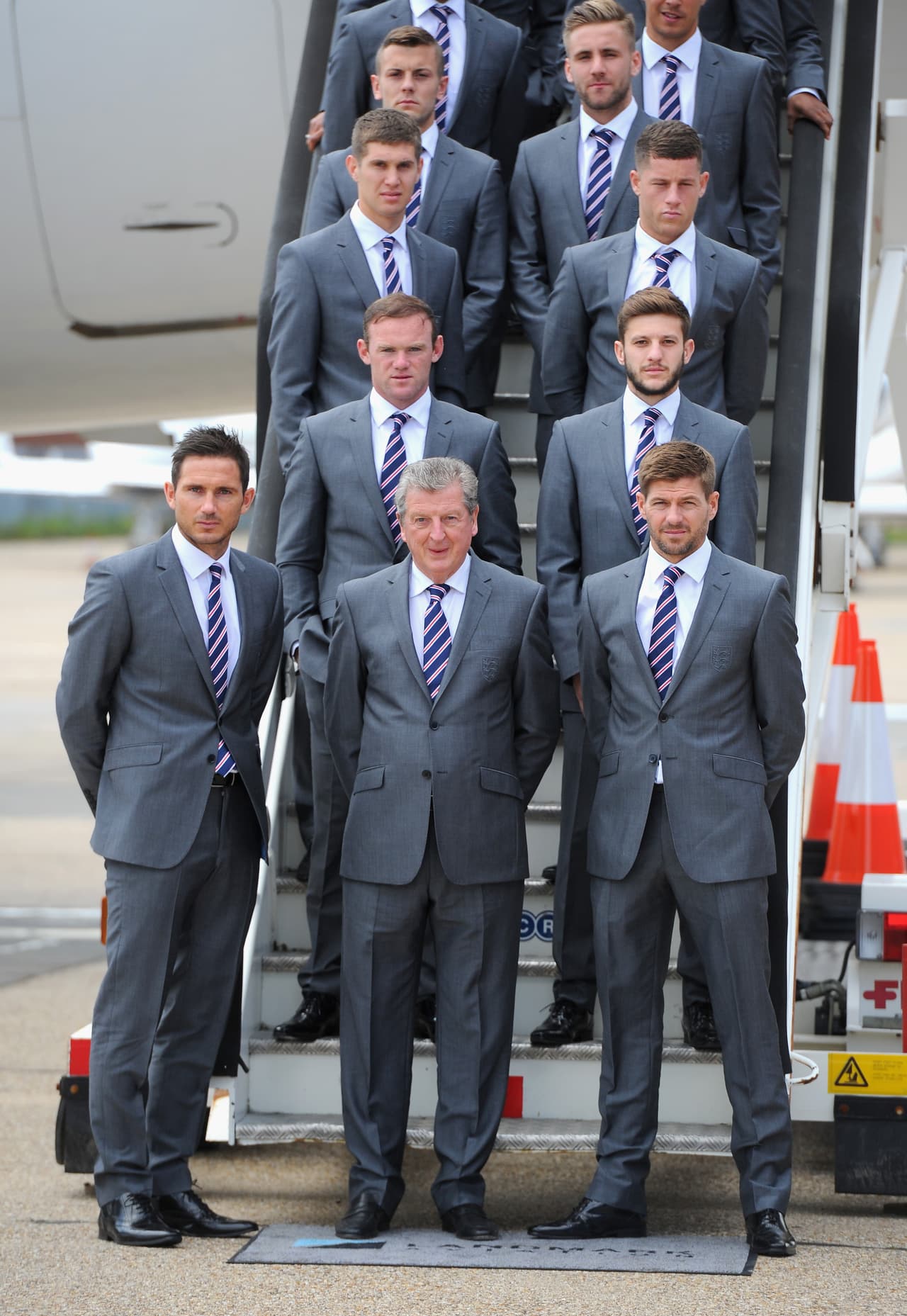 Listos para viajar a Brasil, en lo que fue el último Mundial para Gerrard y Lampard. Todos impecables para subir a bordo.