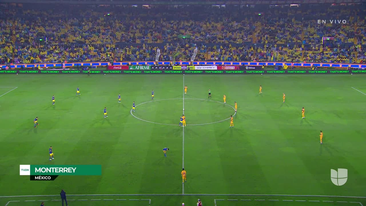 Arranca el partido y la pelota está en juego.